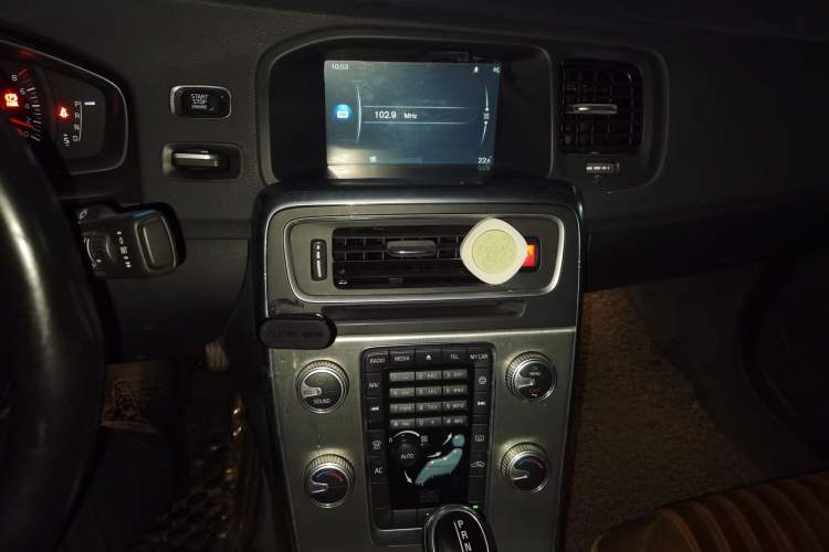 Used Volvo S60 2015 S60L 2.0T Smart Drive Edition Audio And AC Panel