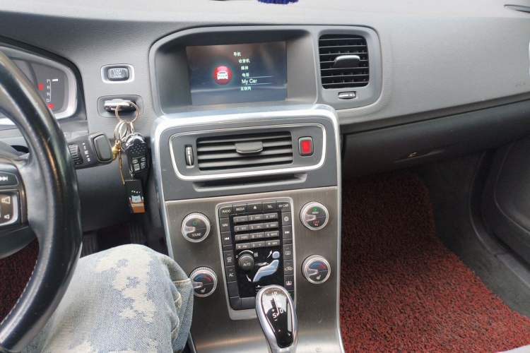 Used Volvo S60 2015 S60L T5 Intelligent Drive Edition Audio And AC Panel
