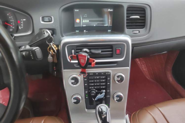Used Volvo S60 2015 S60L 2.0T Smart Drive Edition Audio And AC Panel