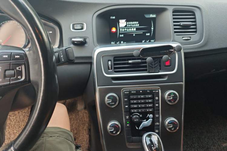 Used Volvo S60 2015 S60L T5 Intelligent Drive Edition Audio And AC Panel