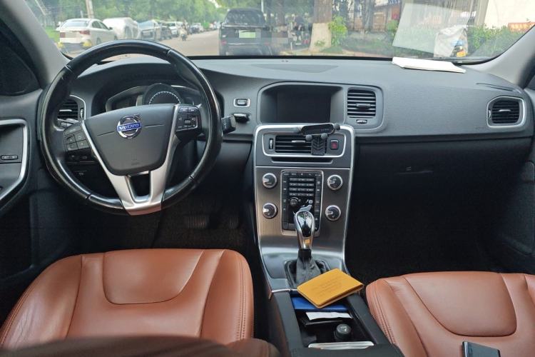 Used Volvo S60 2015 S60L T5 Intelligent Drive Edition Center Console