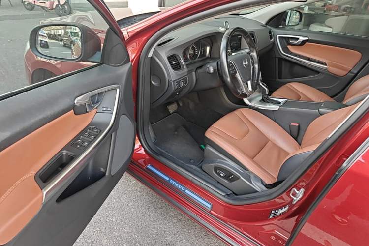 Used Volvo S60 2015 S60L 2.0T Zhiyuan Edition Driver Seat