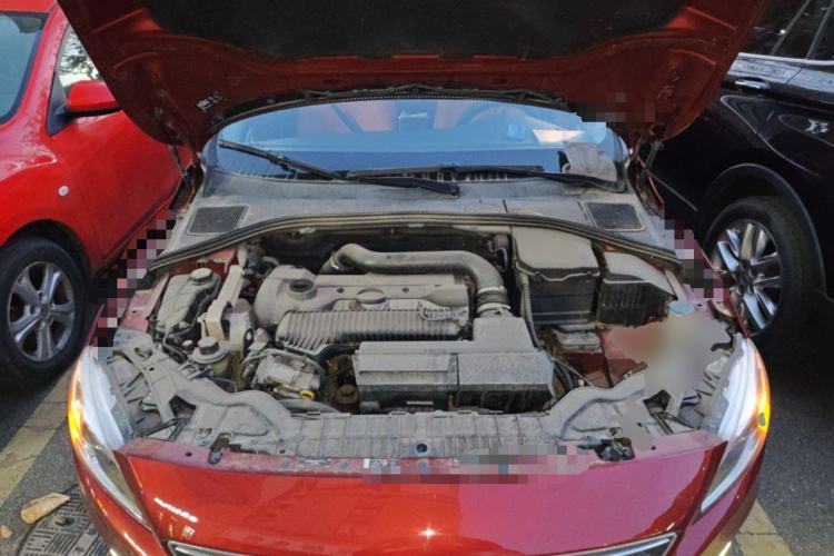 Used Volvo S60 2015 S60L 2.0T Zhiyuan Edition Engine Bay