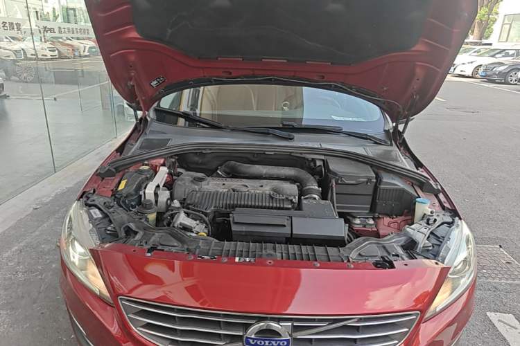 Used Volvo S60 2015 S60L 2.0T Zhiyuan Edition Engine Bay
