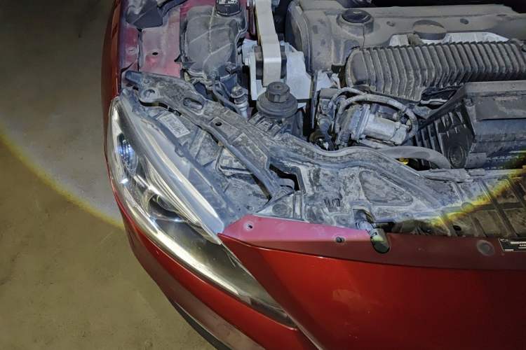Used Volvo S60 2015 S60L T5 Intelligent Drive Edition Engine Bay Right