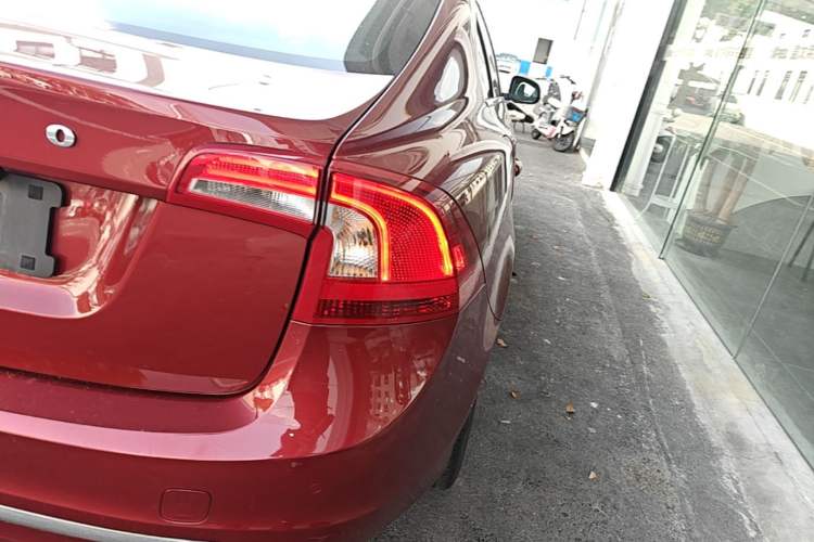 Used Volvo S60 2015 S60L 2.0T Zhiyuan Edition Exterior 3