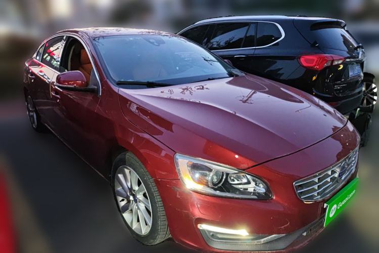 Used Volvo S60 2015 S60L 2.0T Zhiyuan Edition Front Right 45 Deg