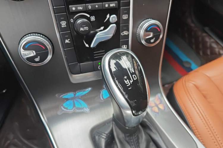 Used Volvo S60 2015 S60L T5 Intelligent Drive Edition Gear Lever