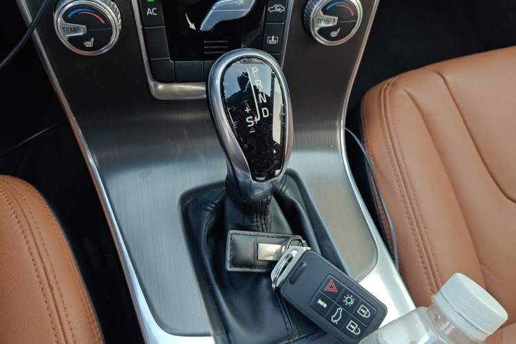 Used Volvo S60 2015 S60L T5 Intelligent Drive Edition Gear Lever