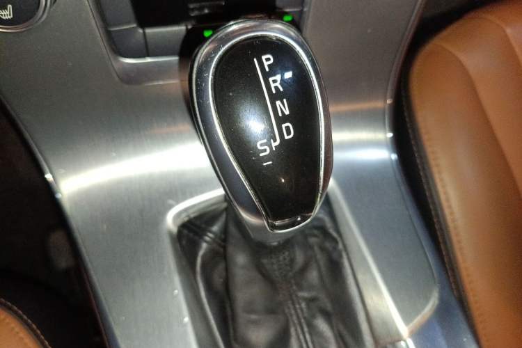 Used Volvo S60 2015 S60L T5 Intelligent Drive Edition Gear Lever