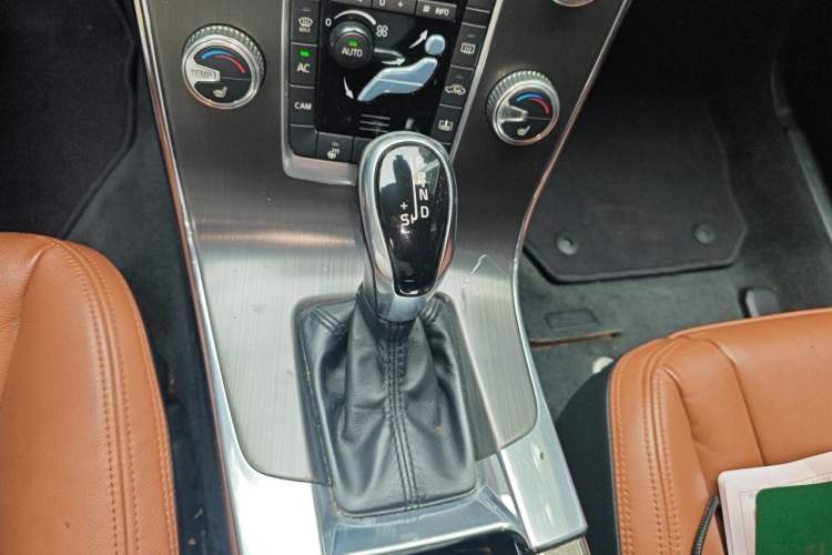 Used Volvo S60 2015 S60L T5 Zhiyue Edition Gear Lever