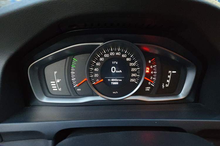 Used Volvo S60 2015 S60L 2.0T Zhiyuan Edition Instrument Cluster
