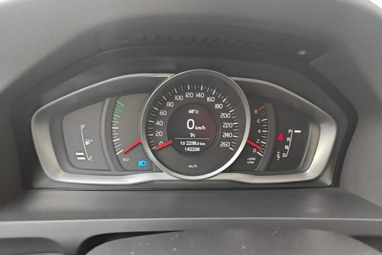 Used Volvo S60 2015 S60L 2.0T Zhiyuan Edition Instrument Cluster
