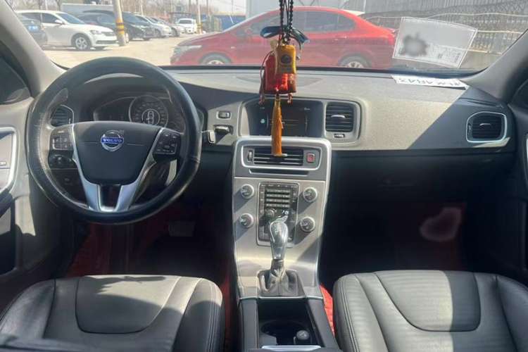 Used Volvo S60 2015 S60L 2.0T Zhiyuan Edition Interior 1