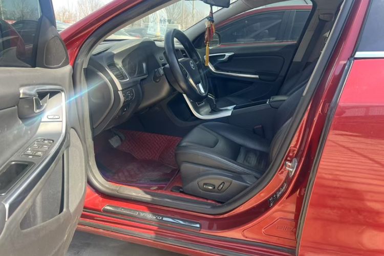 Used Volvo S60 2015 S60L 2.0T Zhiyuan Edition Interior 2