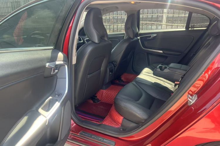 Used Volvo S60 2015 S60L 2.0T Zhiyuan Edition Interior 3