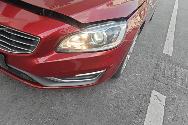 Used Volvo S60 2015 S60L 2.0T Zhiyuan Edition Left Front Headlight