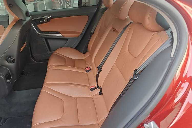Used Volvo S60 2015 S60L 2.0T Zhiyuan Edition Left Rear Seat