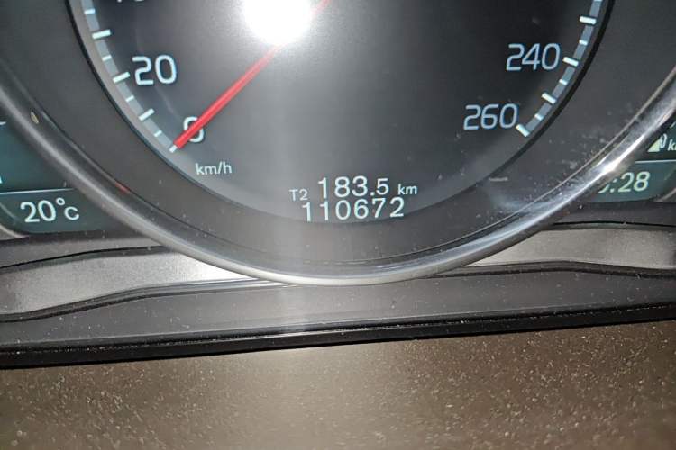 Used Volvo S60 2015 S60L T5 Intelligent Drive Edition Odometer Close Up
