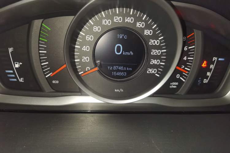 Used Volvo S60 2015 S60L 2.0T Smart Drive Edition Odometer Close Up
