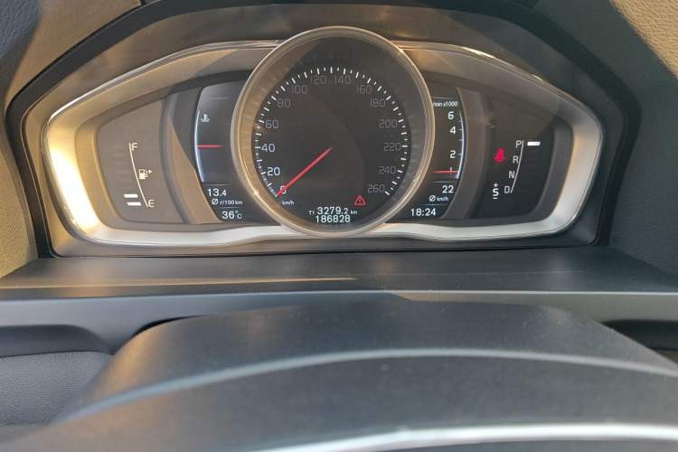 Used Volvo S60 2015 S60L T5 Intelligent Drive Edition Odometer Close Up