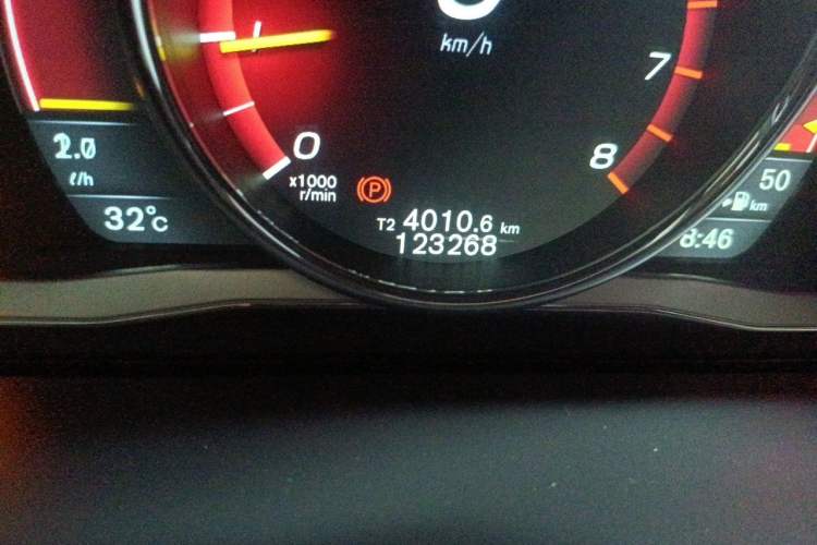 Used Volvo S60 2015 S60L T5 Intelligent Drive Edition Odometer Close Up