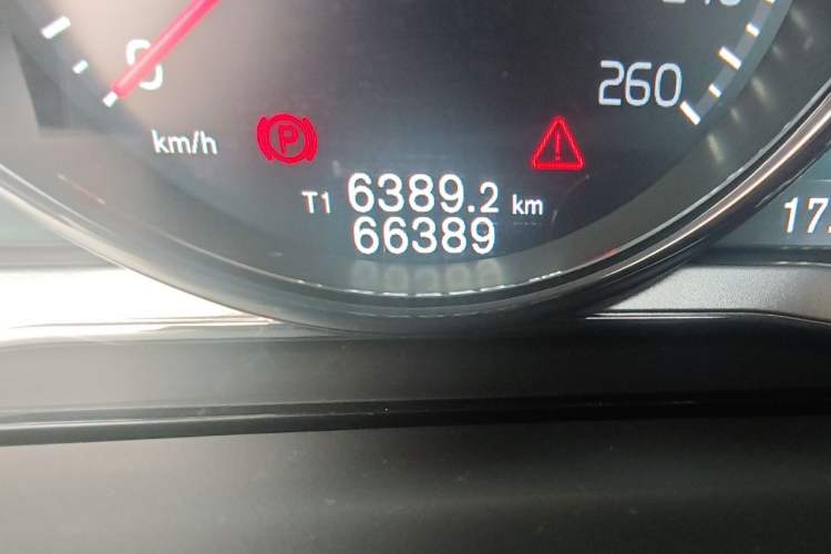 Used Volvo S60 2015 S60L T5 Intelligent Drive Edition Odometer Close Up