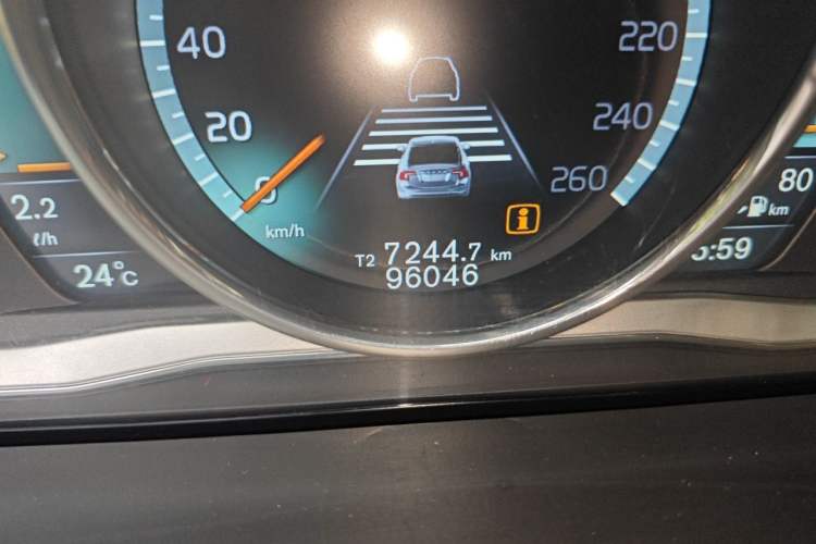 Used Volvo S60 2015 S60L T5 Zhiyue Edition Odometer Close Up
