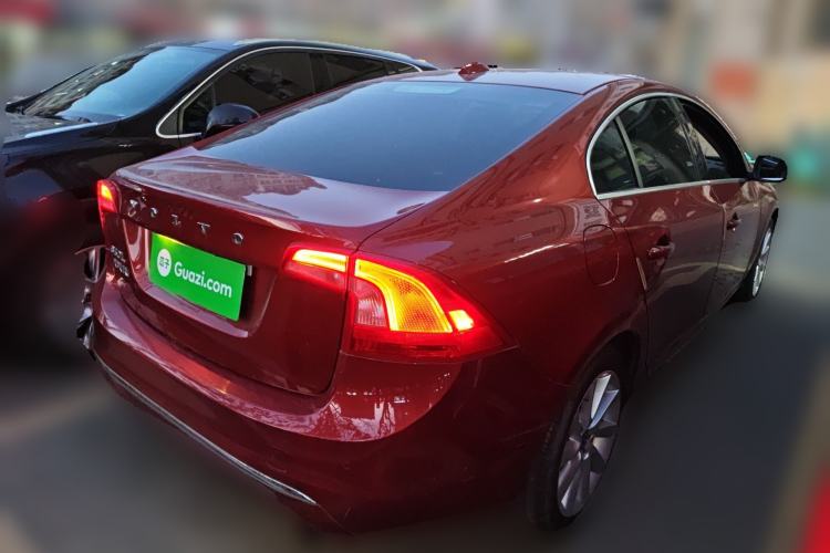 Used Volvo S60 2015 S60L 2.0T Zhiyuan Edition Rear Right 45 Deg