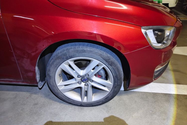 Used Volvo S60 2015 S60L T5 Intelligent Drive Edition Right Front Wheel Hub