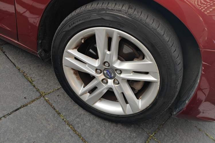 Used Volvo S60 2015 S60L T5 Intelligent Drive Edition Right Front Wheel Hub
