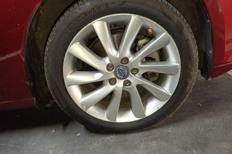 Used Volvo S60 2015 S60L T5 Intelligent Drive Edition Right Front Wheel Hub