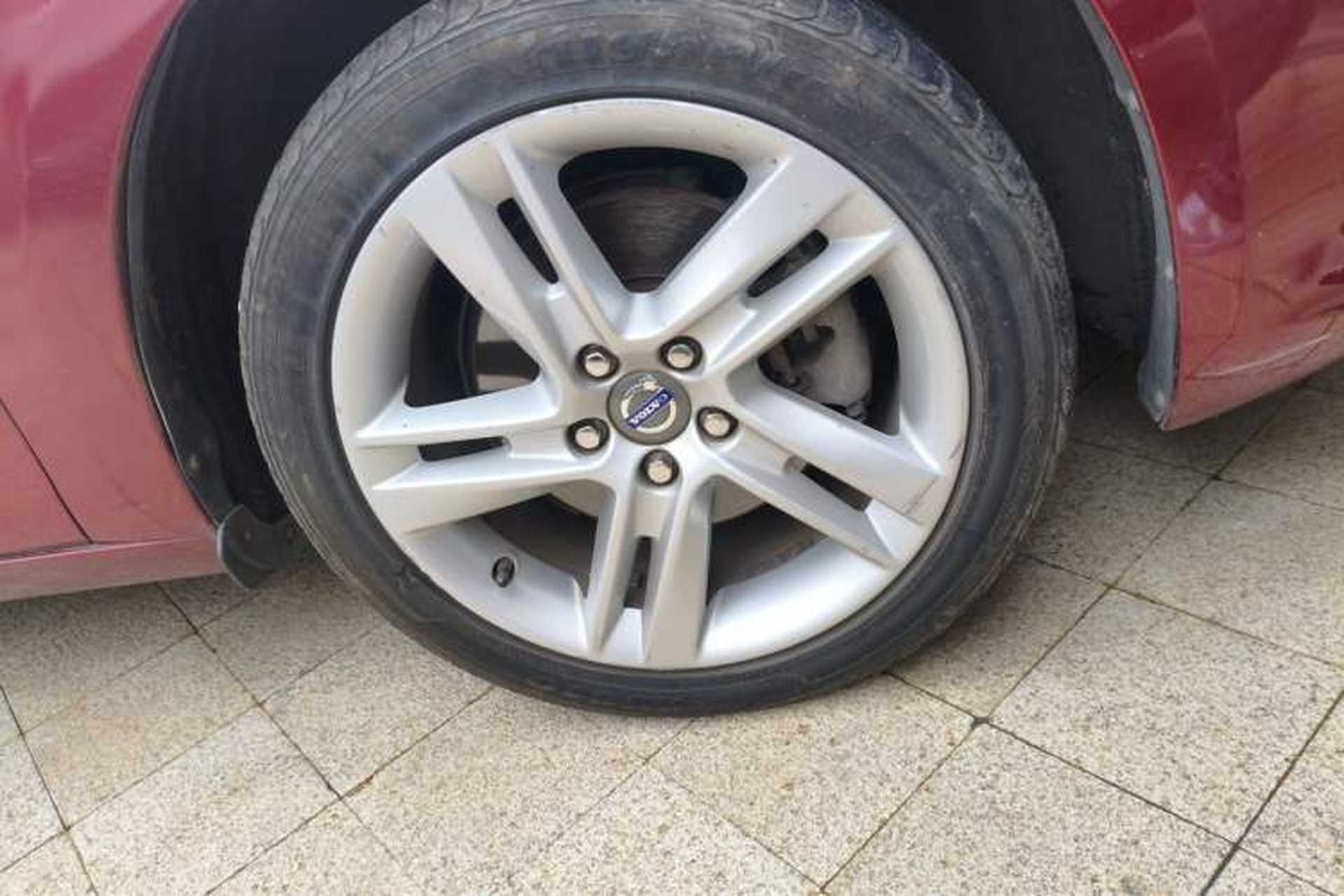 Used Volvo S60 2015 S60L T5 Intelligent Drive Edition Right Front Wheel Hub