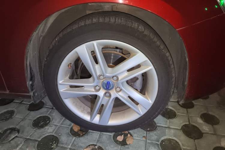 Used Volvo S60 2015 S60L T5 Intelligent Drive Edition Right Front Wheel Hub