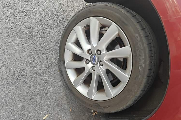 Used Volvo S60 2015 S60L 2.0T Zhiyuan Edition Right Rear Wheel Hub