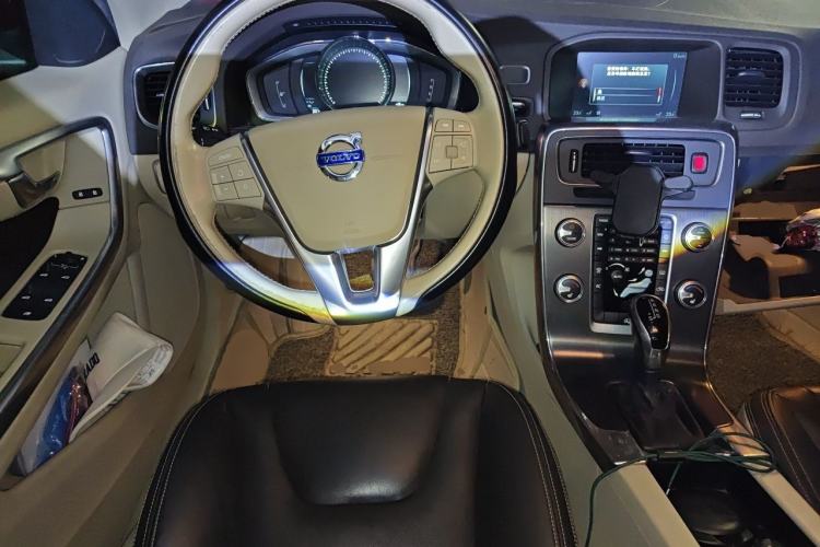 Used Volvo S60 2015 S60L T5 Intelligent Drive Edition Steering Wheel