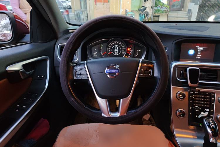Used Volvo S60 2015 S60L 2.0T Zhiyuan Edition Steering Wheel