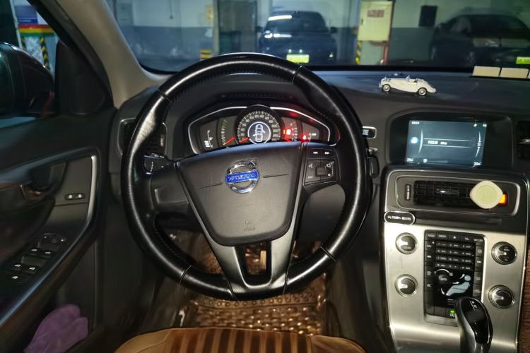 Used Volvo S60 2015 S60L 2.0T Smart Drive Edition Steering Wheel