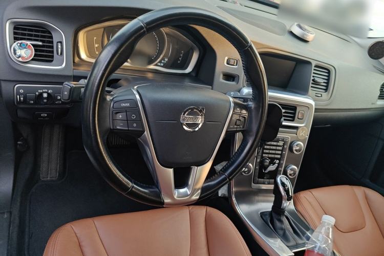 Used Volvo S60 2015 S60L T5 Intelligent Drive Edition Steering Wheel