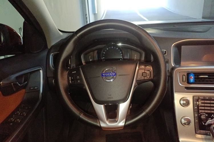 Used Volvo S60 2015 S60L T5 Intelligent Drive Edition Steering Wheel