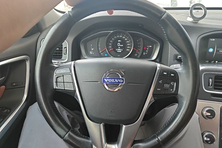 Used Volvo S60 2015 S60L 2.0T Zhiyuan Edition Steering Wheel
