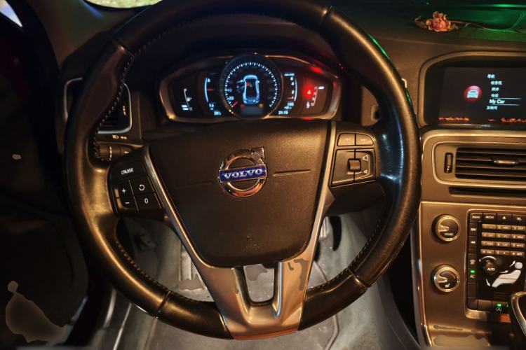 Used Volvo S60 2015 S60L T5 Intelligent Drive Edition Steering Wheel