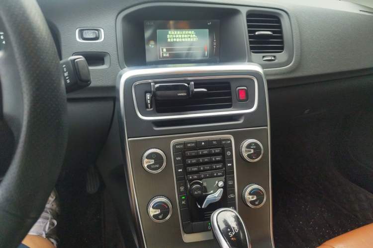 Used Volvo S60 2015 S60L T5 Intelligent Drive Edition Audio And AC Panel