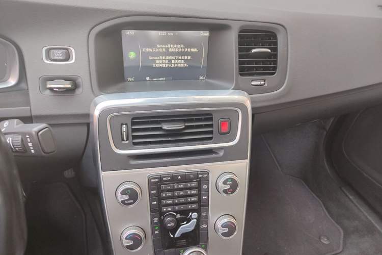 Used Volvo S60 2015 S60L 2.0T Smart Drive Edition Audio And AC Panel