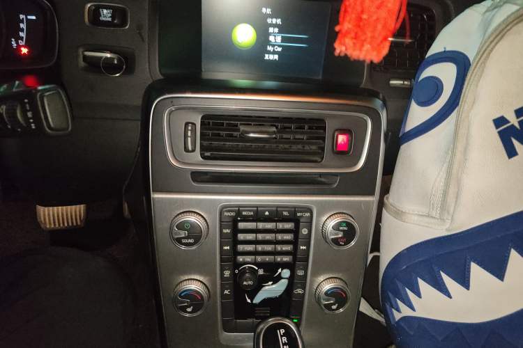 Used Volvo S60 2015 S60L 2.0T Zhiyuan Edition Audio And AC Panel