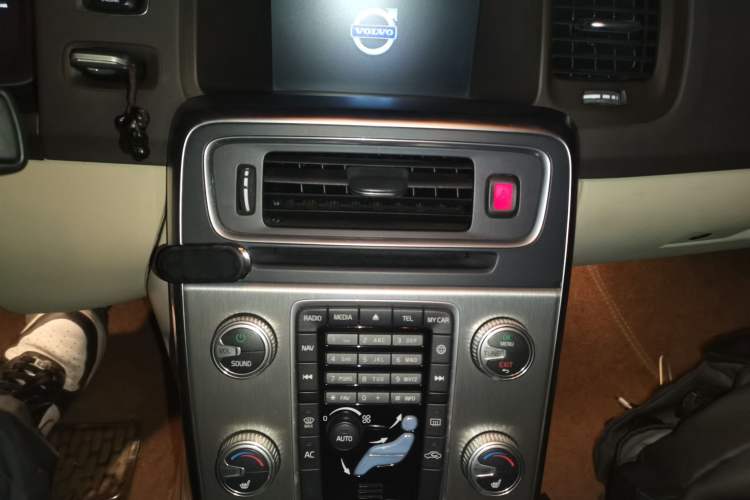 Used Volvo S60 2015 S60L 2.0T Zhiyuan Edition Audio And AC Panel