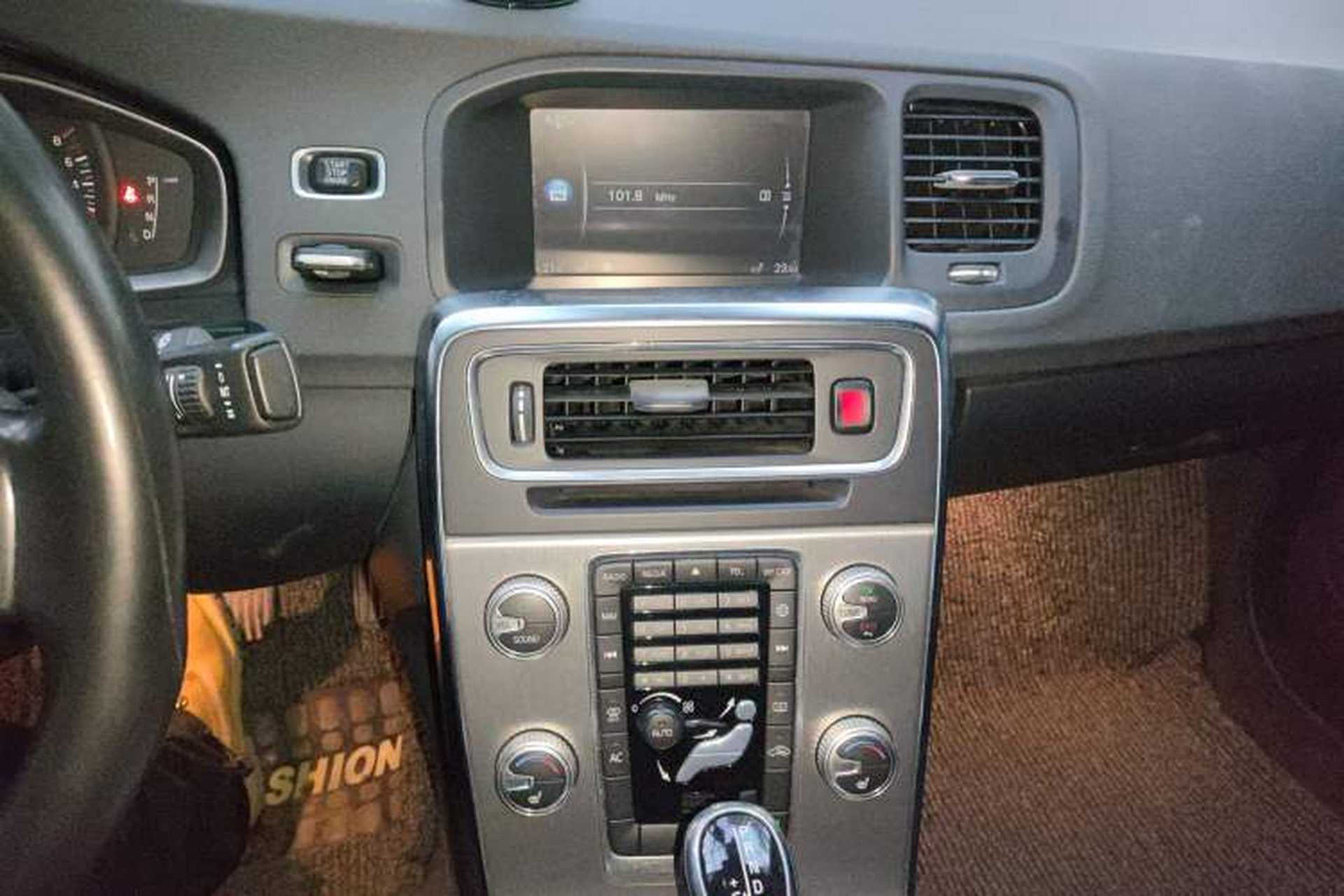 Used Volvo S60 2015 S60L 2.0T Zhiyuan Edition Audio And AC Panel