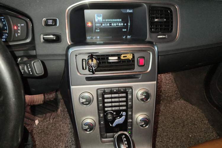 Used Volvo S60 2015 S60L 2.0T Zhiyuan Edition Audio And AC Panel