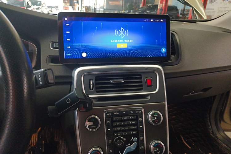 Used Volvo S60 2015 S60L T5 Intelligent Drive Edition Audio And AC Panel