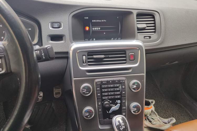 Used Volvo S60 2015 S60L T5 Intelligent Drive Edition Audio And AC Panel